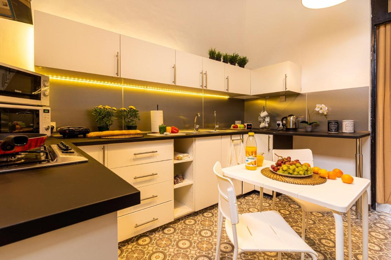 Bee Hostel Limisso Esterno foto